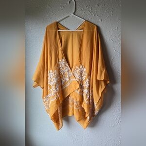 NWOT, Golden White Floral Kimono